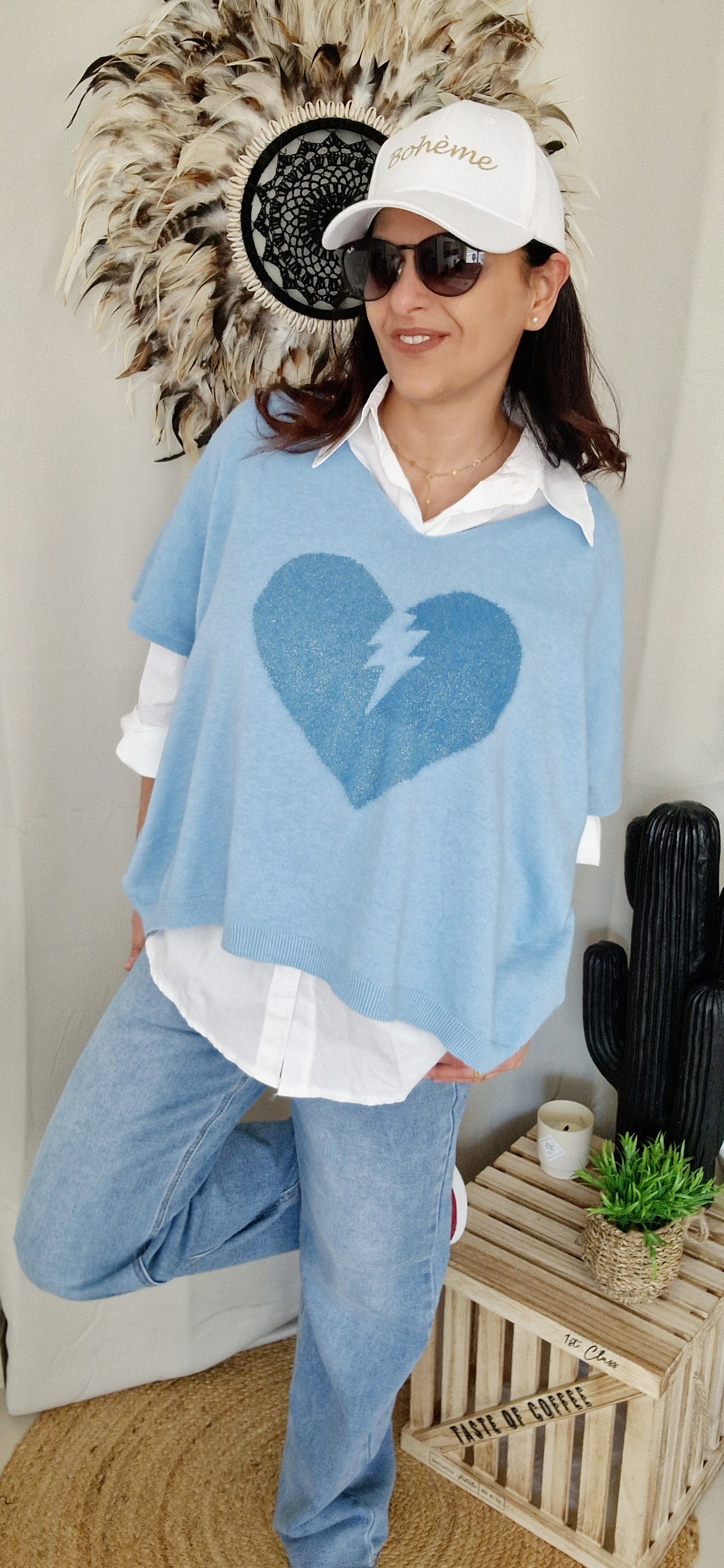 Pull manches courtes, oversize, idéale en superposition sur une chemise ou à même la peau, tres doux!