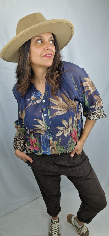 Blouse marine motifs léopard voile de coton
