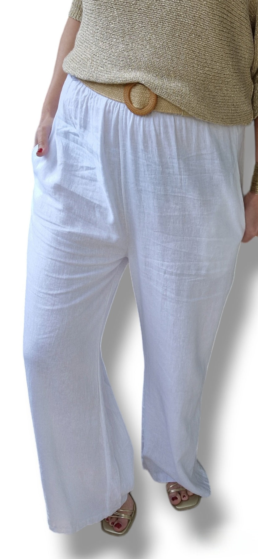 Pantalon blanc, avec ceinture, taille élastique, coupe haute, large et fluide, matière lin, look bohème, style habillée et décontracté