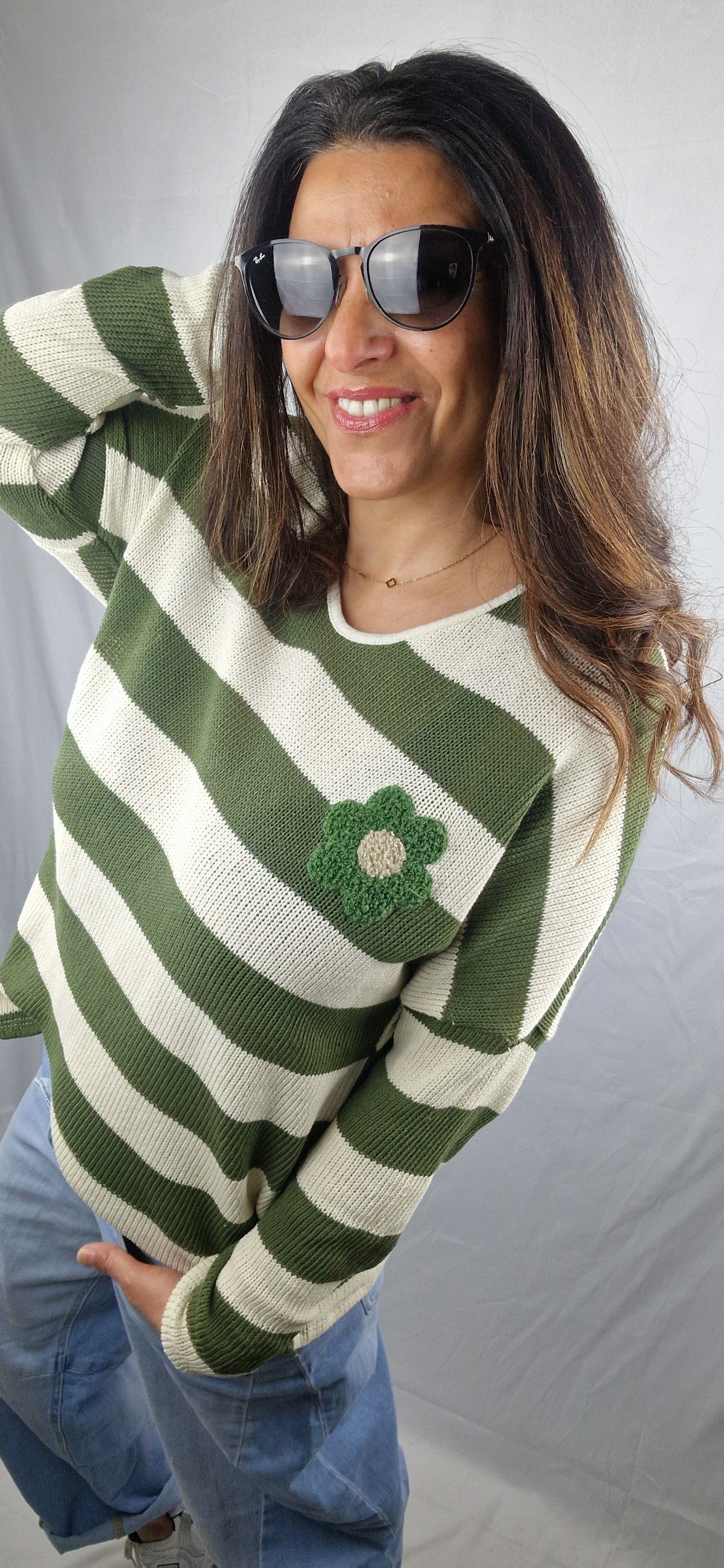 Pull femme à rayures kaki et beige col v