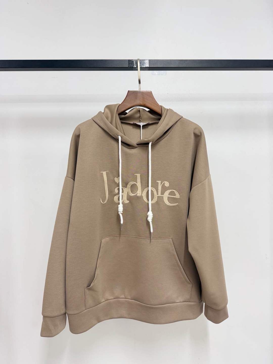 Sweat à capuche femme coloris taupe en viscose 