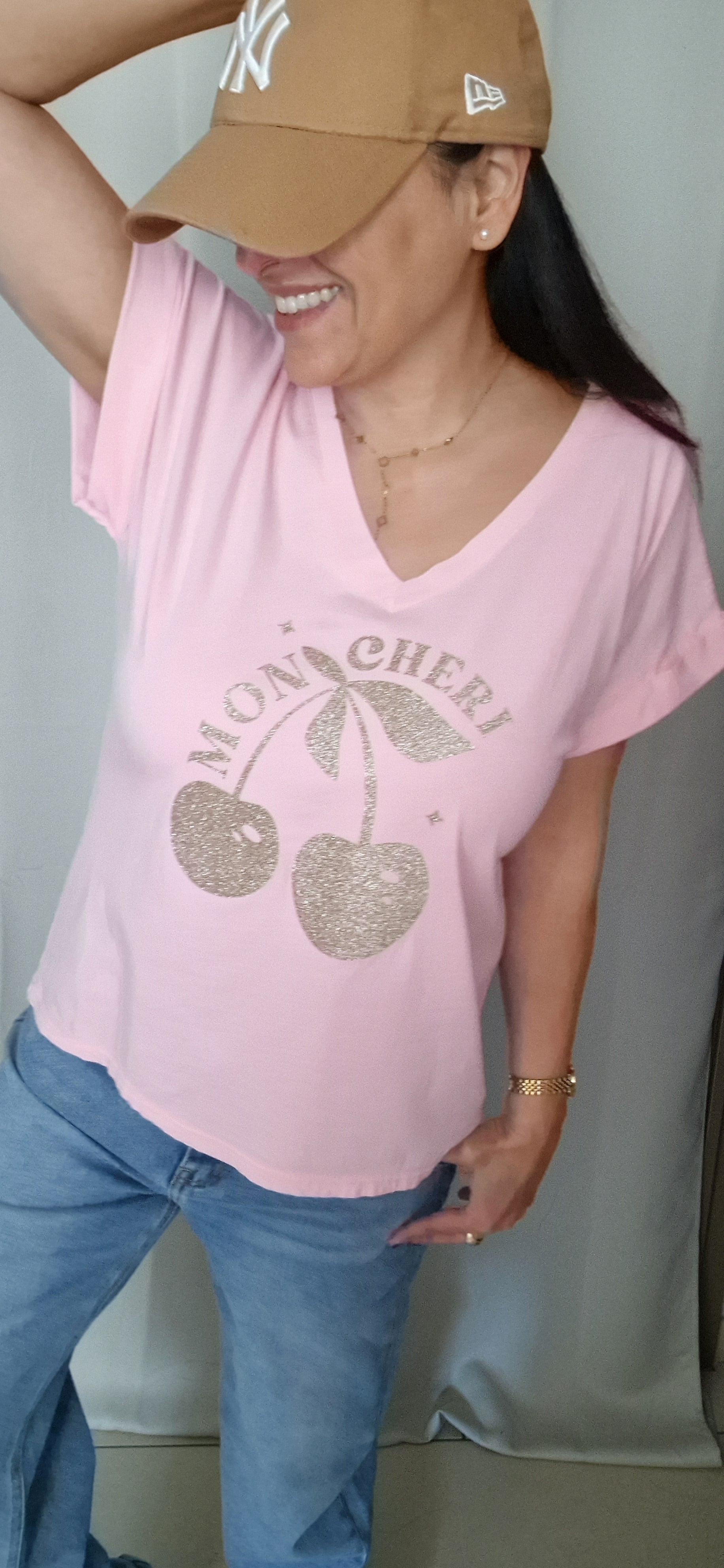 Tee-shirt rose bebe, col v motifs cerise gold
