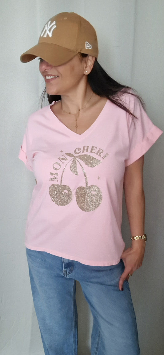 Tee-shirt rose bébé, motifs cerises gold sur l avant, col v et manche courte, 100% coton 