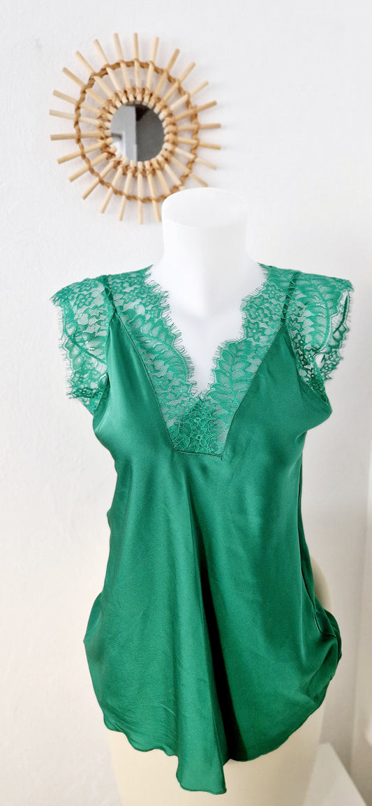 Top col dentelle touché satiné coloris vert pour femme