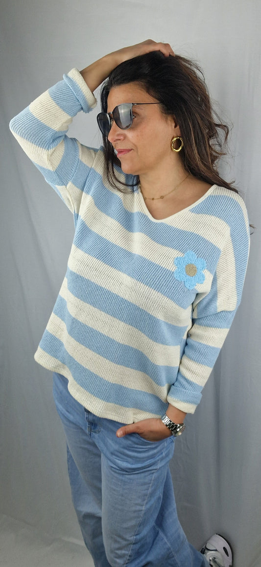 Top rayée pour femme coloris bleu clair avec fleur
