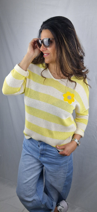 Top a rayures jaune et beige avec fleur , col v, femme, collection printemps 