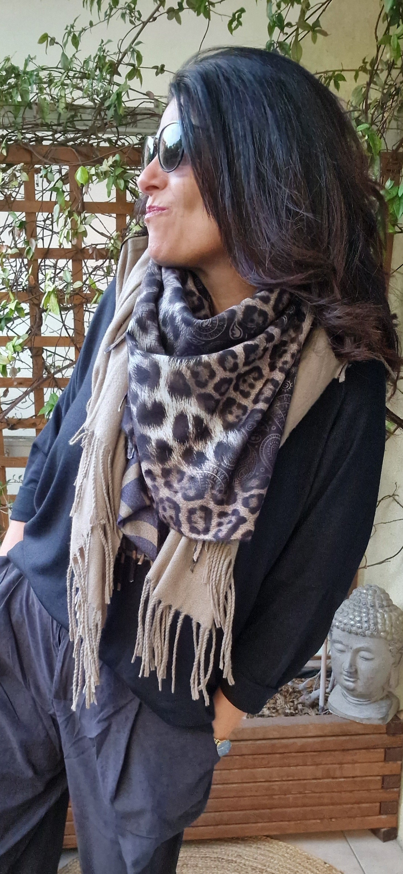 Foulard coloris beige et noir, 4 motifs leopard et zebré, 130x130, viscose et laine, franges