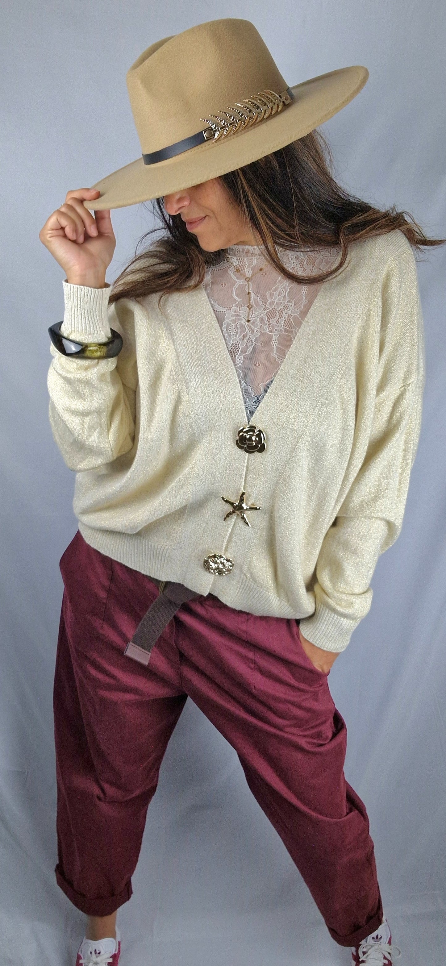 Gilet femme en matière lurex coloris écru, taille unique, agréable à porter avec un pantalon ou un jean