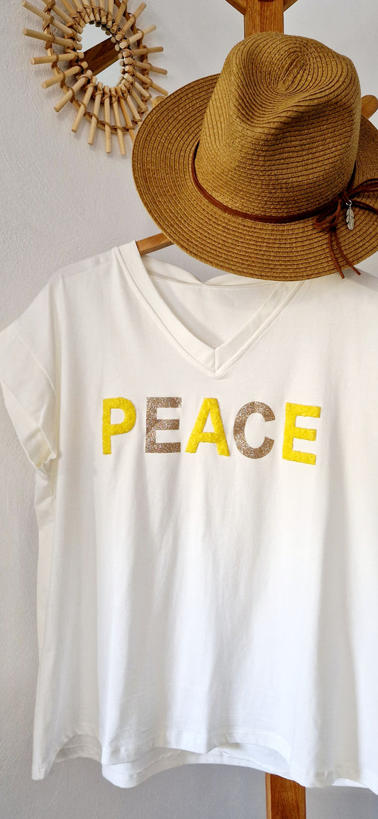 Tee shirt femme écriture Peace au centre en matière bouclettes et pailletée 